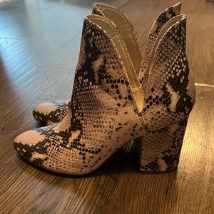 womens steve madden booties 8.5
